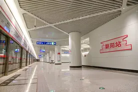 朝阳站地铁换火车距离约60米步行2分钟图片