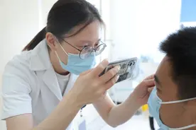 杭州男子脸上长菜花，一查竟是癌！和这个习惯有关！图片