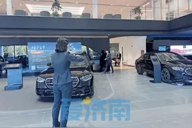奔驰降12万元，保时捷跌破40万元……传统豪车价格“跳水”？记者探访济南车市图片