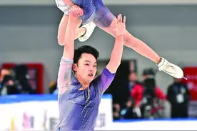 “十四冬”花样滑冰公开组赛事战鼓擂响——冰上舞步呈现视觉盛宴图片