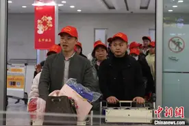 （新春走基层）上海启动2025年春节后来沪务工劳动者“点对点”返岗活动图片
