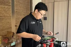 轻松月入三四万？揭秘羽毛球穿线师的真实行业现状图片