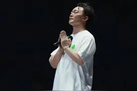 陈奕迅透露“以后唱歌嘴巴可能张不开”，两个月前下巴受伤缝了30多针图片