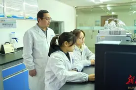 深耕药学前沿！湖南医药学院刘建新教授荣膺省"芙蓉学者"青年学者图片