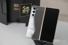 三星W24万元机上市3个月跳水5千元！拼夕夕太狠了图片