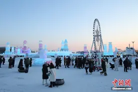 黑龙江哈尔滨：冰雪大世界15日晚闭园图片