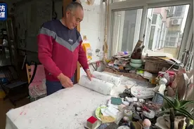 68岁老人创作百米长卷《郑板桥说事》图片