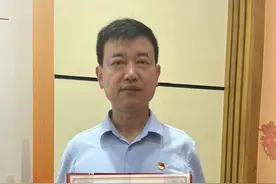 他“话聊”半个钟解开欲跳江小伙心结图片