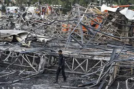 两场火灾造成超40人丧生，印度建筑消防隐患太多图片