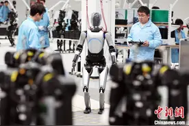 上海首家人形机器人量产企业发布通用具身模型基座图片