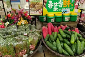 快来品尝春天的味道！临沂头茬香椿抢“鲜”上市，价格已“腰斩”图片