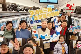 时评：银发专列，驶向幸福晚年的流动风景线图片