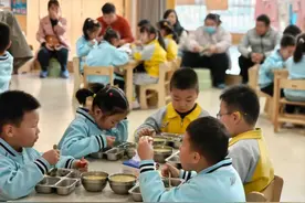 滨城区第八实验幼儿园大班级部举行家长开放日活动图片
