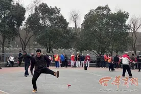 新春走基层|手甩龙、腰缠龙……空竹爱好者舞出“中华龙”图片