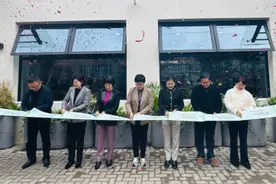 钢筋水泥丛林里的一片书香“绿洲”，这个小而美的社区图书馆开馆图片