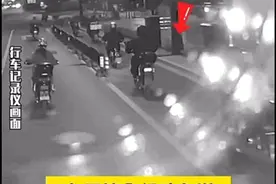沪一公交车为避让电瓶车急踩刹车，致乘客受伤！谁来担责？图片