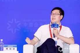 谷歌前CEO称中国AI落后美国十年，姚劲波：他知道是直播，就是要向中国讲出来图片