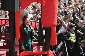 开封王婆来武汉说媒，场地方提前喊话：结了婚的一定不要上台图片