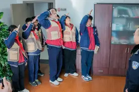 “未来警察”走进派出所，这样沉浸式探秘警察职业图片