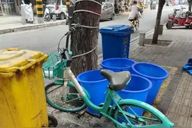 小8跑街|五道什子西街人行道成“美食街”噪音扰民卫生差图片