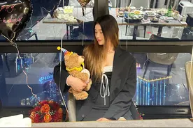 徐杰女友晒二人合照：一月的照片二月发吧🫥图片