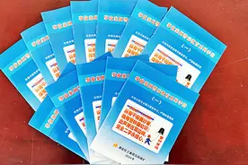 五阳煤矿编印“口袋”手册加强全员警示教育图片