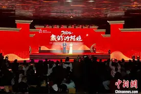 浙江金华“村晚”现场：“像过年一样”图片