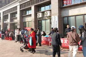 防范消费陷阱，武汉常青花园邀请专家现场答疑图片