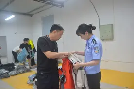 浙江破获涉案3亿元始祖鸟冲锋衣造假案：市价6000元卖500元，商家还获利150%图片