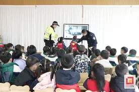 沿滩交警走进艾斯幼儿园开展“全国交通安全日”宣传活动图片
