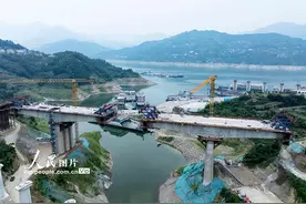湖北秭归：三峡枢纽茅坪港疏港铁路建设忙图片