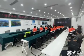 中建八局四基础设施公司开展“青春之声 凝聚八月”新员工观影活动图片