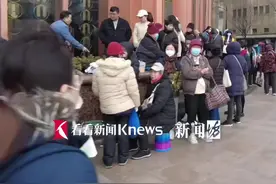 今天上海人又抢疯了！排队数百米,有人凌晨4点来图片