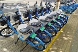 共享单车“穿上”清凉坐垫图片