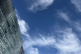 未来三天北京仍有大风气温持续下降，今天有沙尘天气请注意防范图片