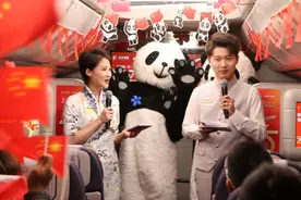 新海航“飞飞乐”现金抽奖搬进飞机客舱图片