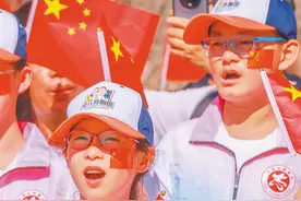 海南各地举办多样活动欢度国庆：琼岛披锦绣 处处“中国红”图片