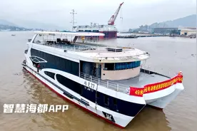 国内首艘纯电海上旅游客船“屿见77”在宁德下水图片