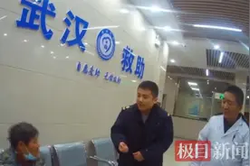除夕团圆夜，长航武汉公安暖心救助走失老人图片