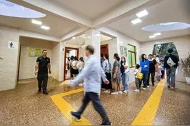 女厕排队之困，何解？图片