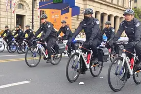 轮滑、马拉松在外滩开赛，警方全力做好黄浦半马赛事安保图片