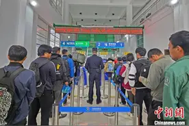 中越边境都龙口岸单个自然年出入境旅客首破20万人次图片