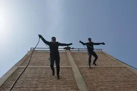 高空索降 徒手攀登 特警的硬核瞬间图片