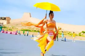 跑出腾云驾雾感！马拉松惊现飞天女神图片