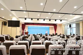 班主任齐“襄”聚 共话带班秘笈图片