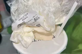 被投诉饮品中喝出塑料袋的茉莉奶白：曾宣称强化标准操作流程图片