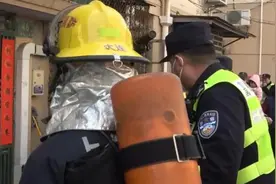 一起火情报警，民警到场未见着火点却听见有人在喊救命！图片