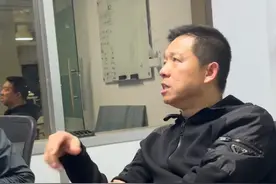贾跃亭展示美国生活：工作加班到半夜 吃咸菜油条图片