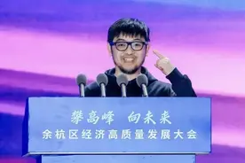 普通人现在就能买AI眼镜？专家：“不是很便宜”图片