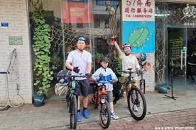 最“硬核”春节礼物！为锻炼7岁儿子，青岛一家三口海南环岛骑行图片